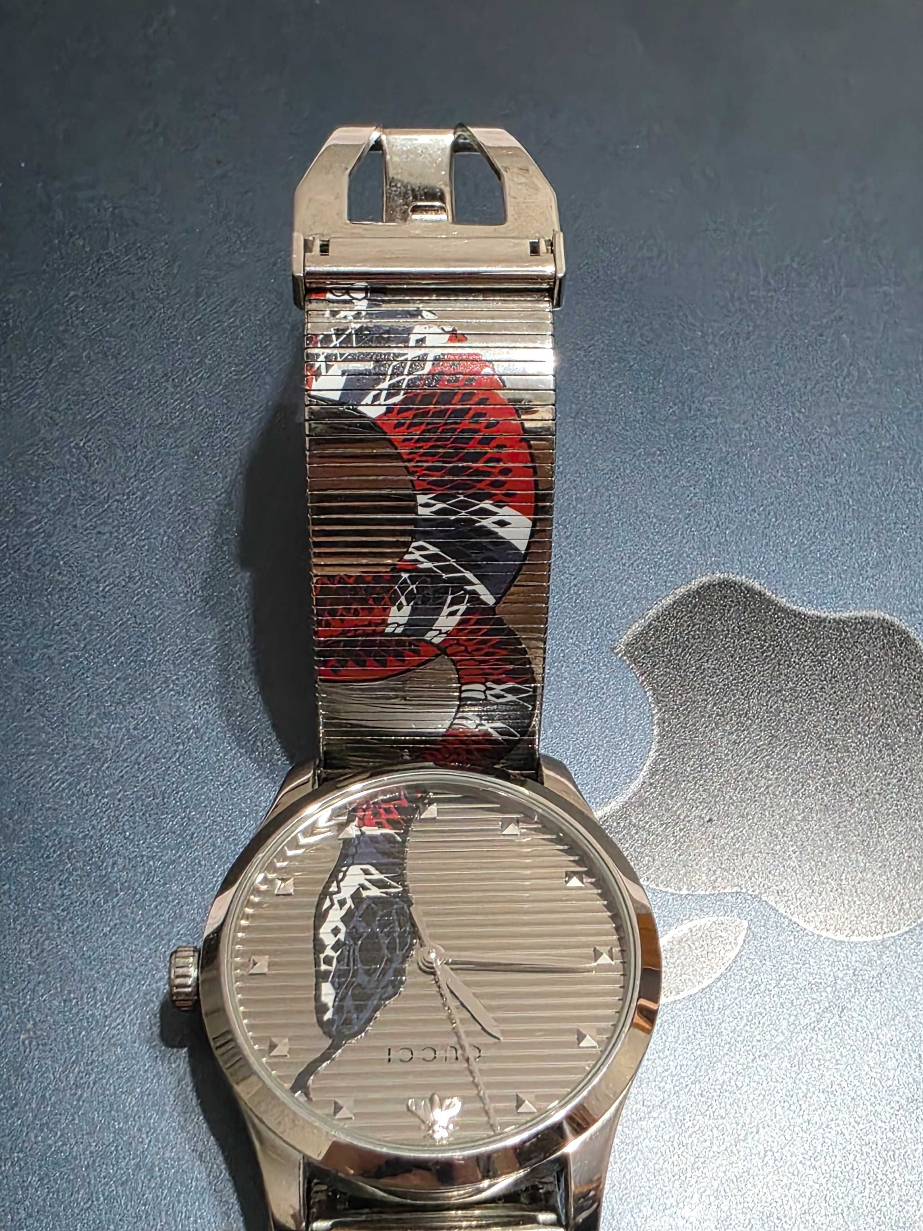 Часы Gucci G-Timeless (унисекс)