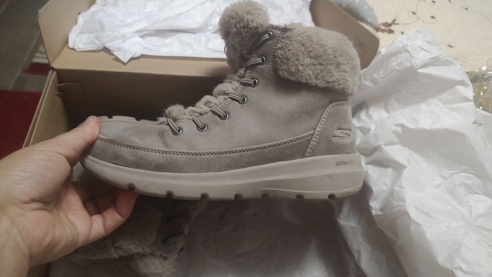 Vând ghete skechers 36