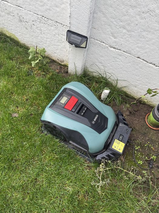 Masina de tuns iarba robot Bosch Indego 350 Connect