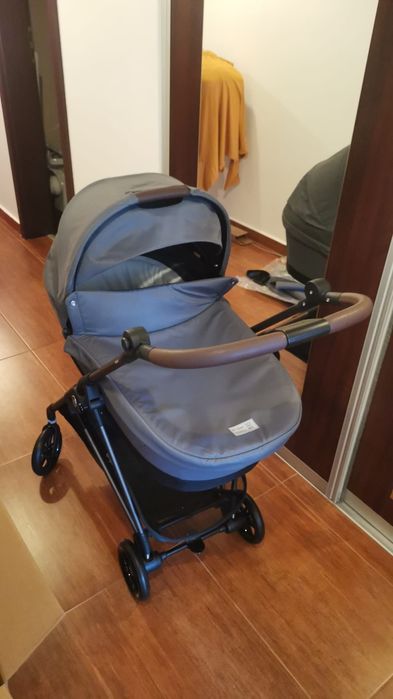 Noul Carucior reversibil 3 in 1 Cybex Melio Carbon + landou și scoică