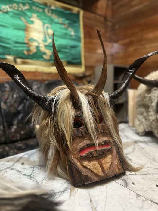 Изработвам Кукерски маски