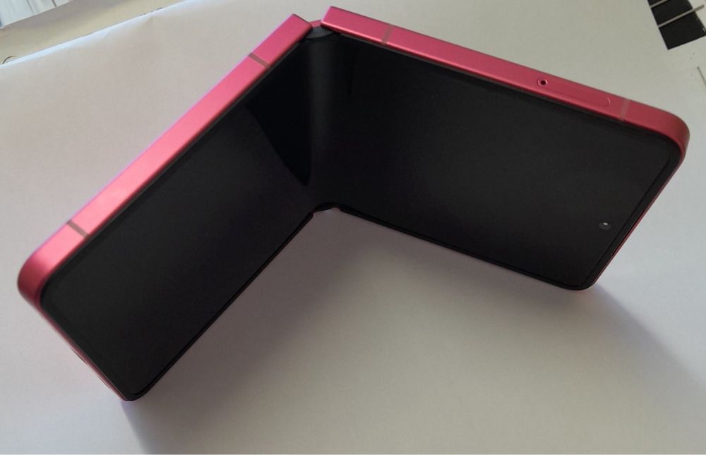 Чисто нов galaxy z Flip7