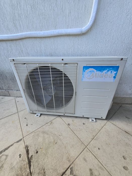 Климатик Midea 12 000 BTU (работещ, демонтиран)