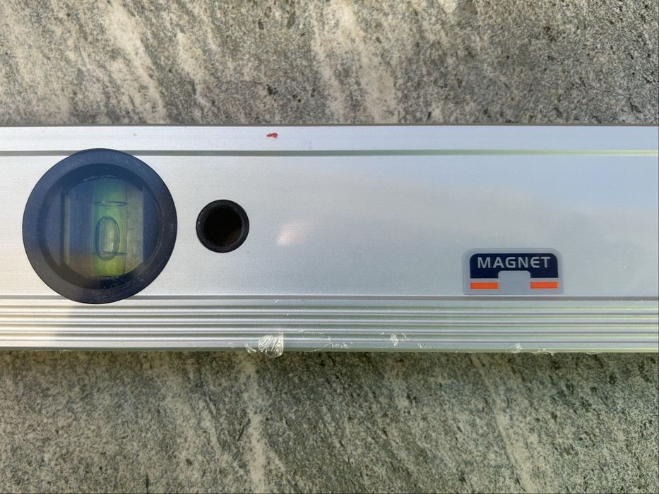 Nivela cu bula cu magnet , profesionala , 1000 mm , made in Germany .