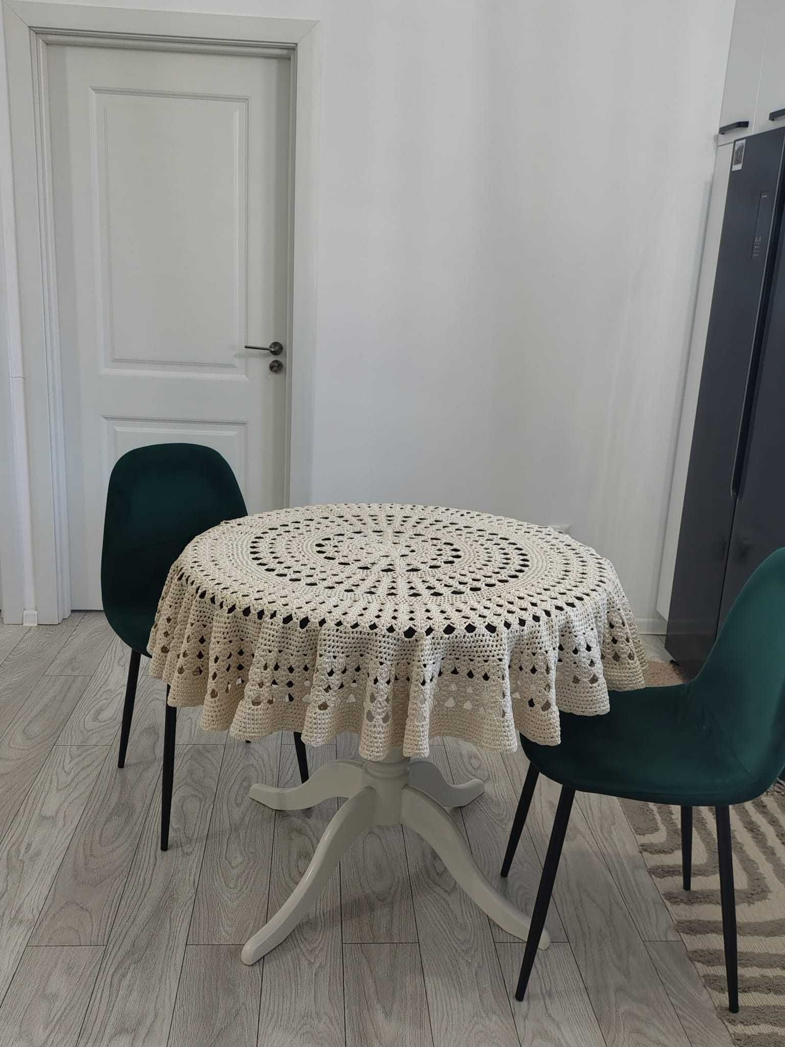 fata de masa crosetata ,fir bumbac ,diametru 140 cm