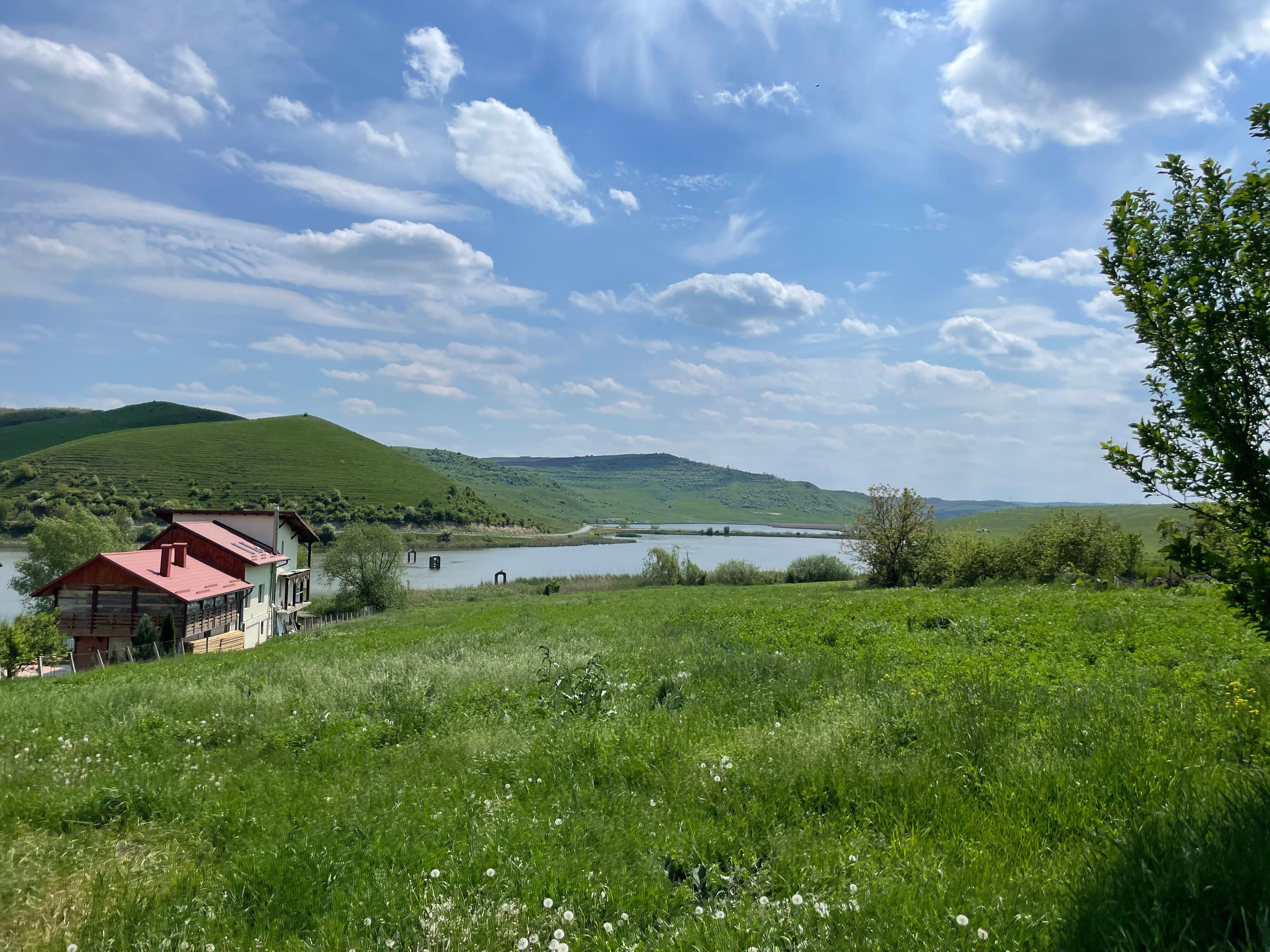 Teren pe malu lacului Geaca- 3000 M  intravilan -comuna Geaca jud Cluj