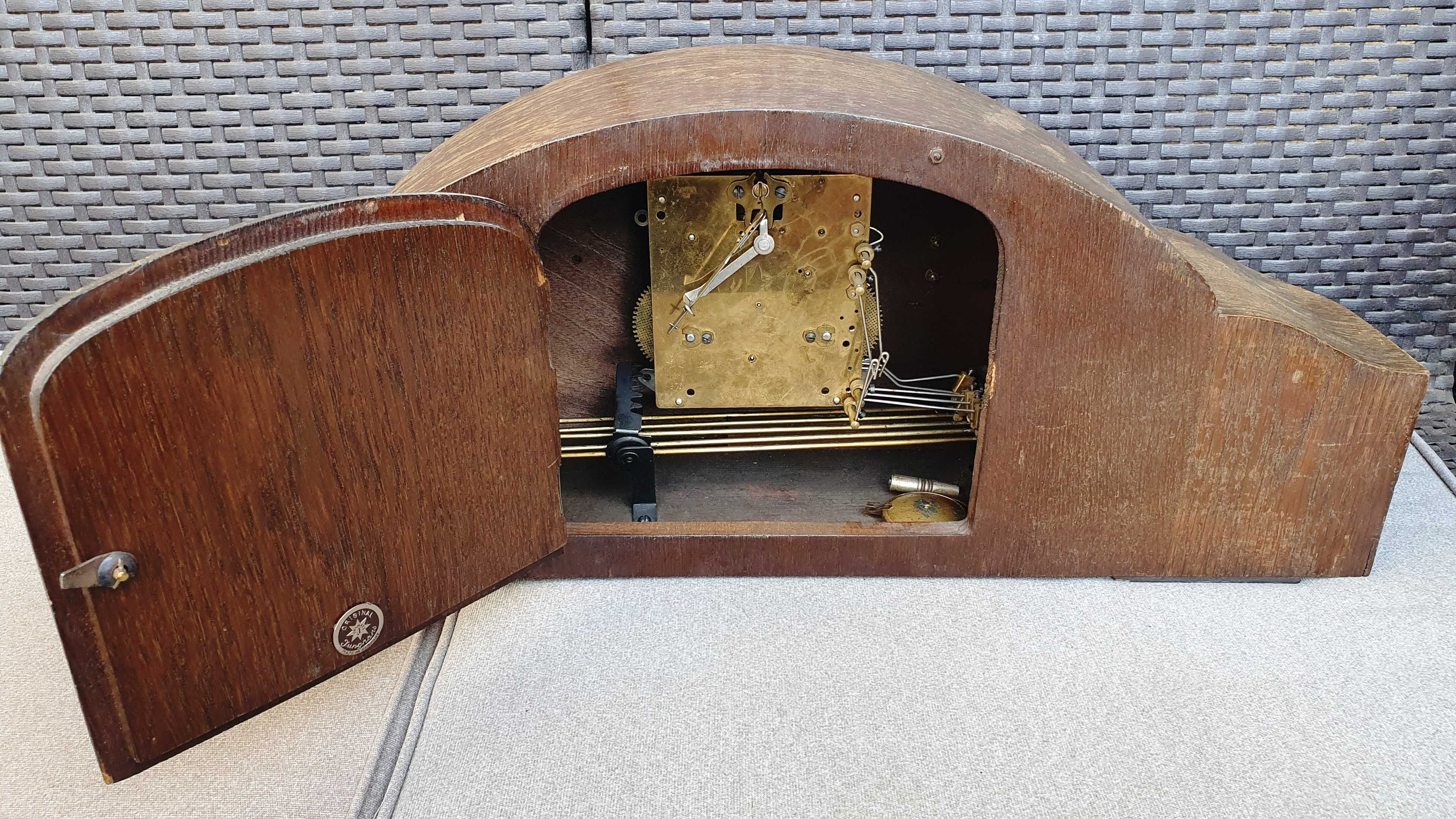 Ceas antic de mobila Junghans original Germania, lemn nuc si furnir