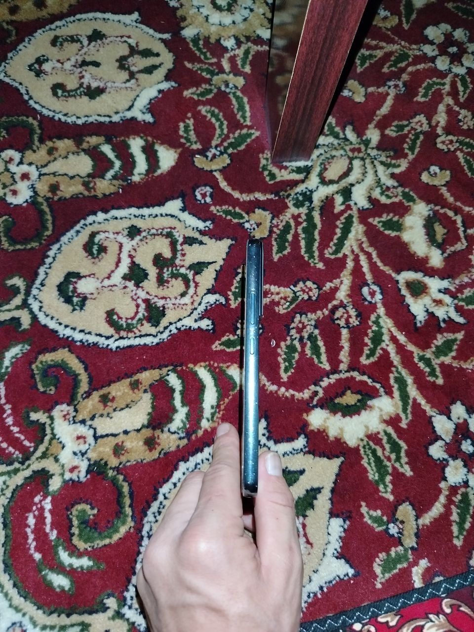 Galaxy s22 o'zi  xotirasi 8/256 gb