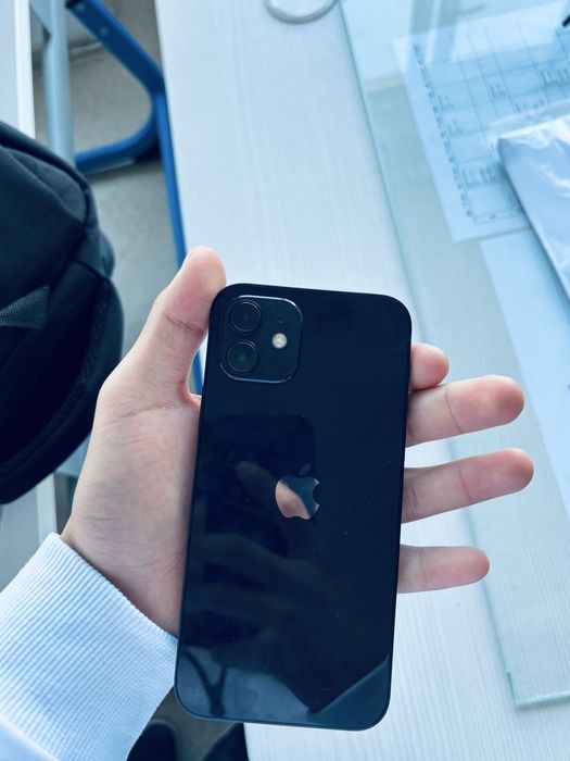 Продам срочно айфон 12