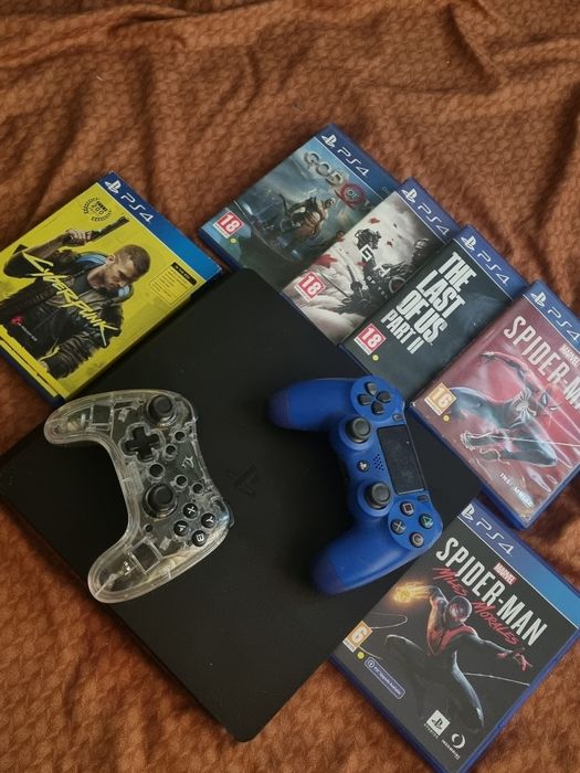 Vand ps4 slim + 6 jocuri + 2 controllere(se vand si separat)