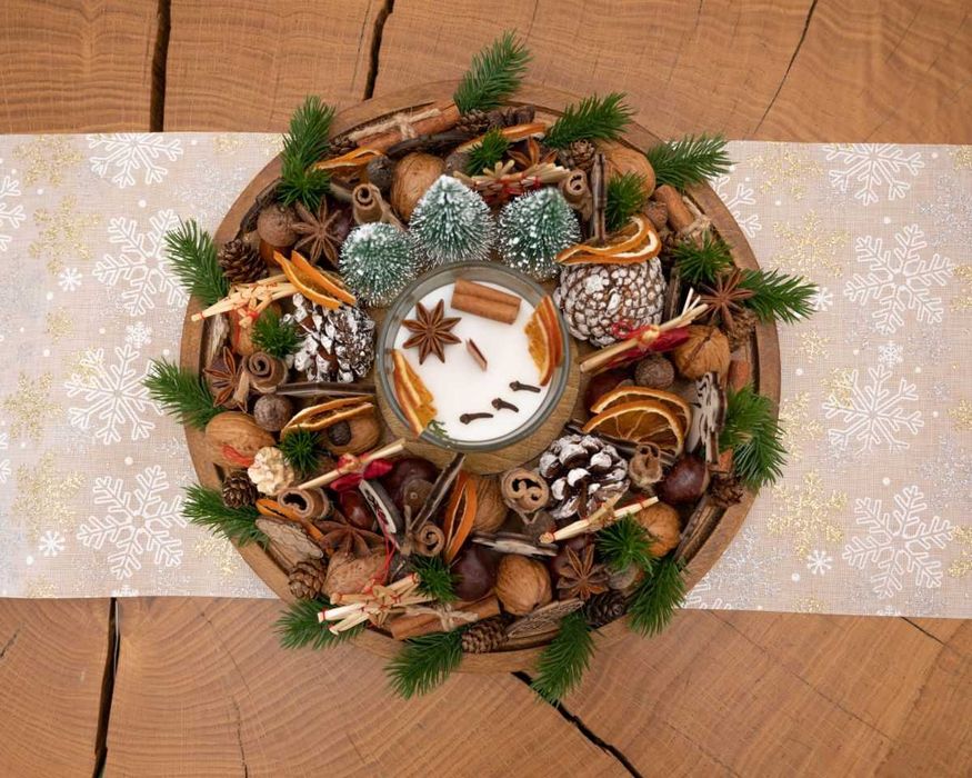 Aranjament pentru Crăciun – realizat manual pe blat de lemn.