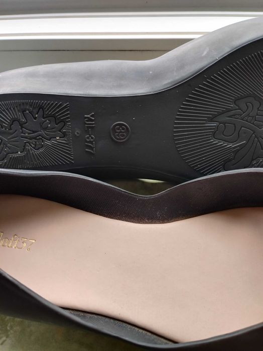 Balerini negri cu funda, semi decupati, cauciuc, flexibili. Marimea 39