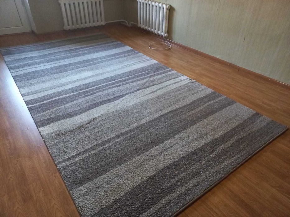 Ковер 2*4, в наличии 2 шт, б/у, производство Турция.