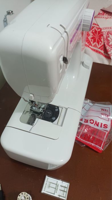 Mașină de cusut Carrefour Home HSEW611-10
