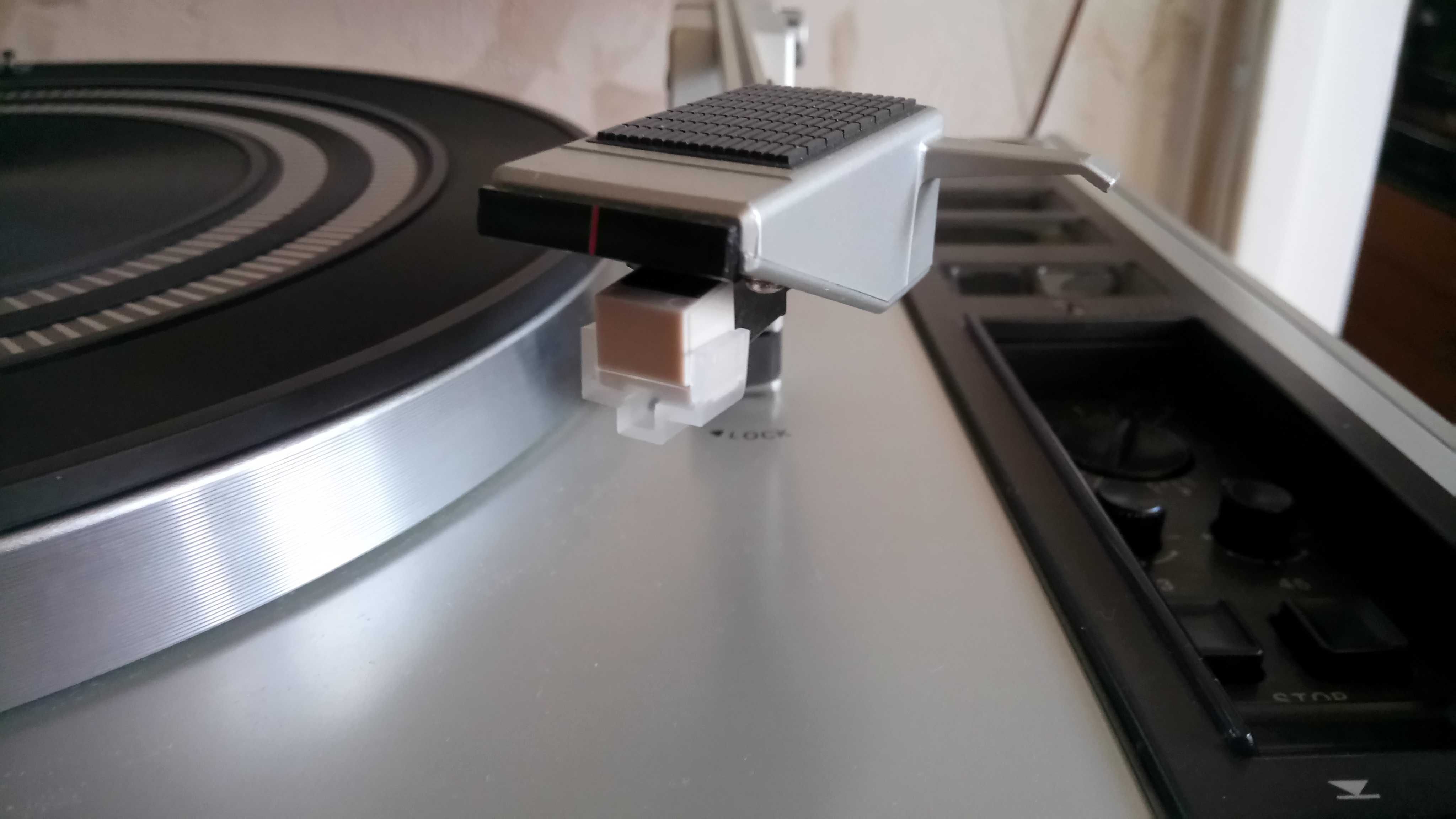 Продавам рядък модел грамофон „PHILIPS 22GA209 AUTOMATIC”