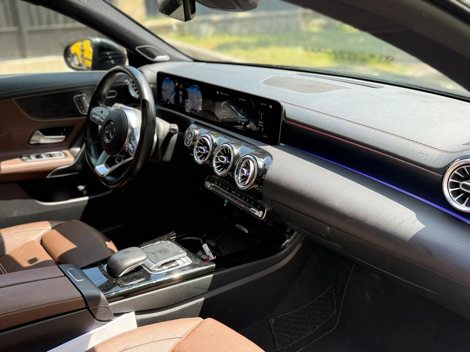 Mercedes CLA 220 CDI – 190 CP pack amg fascination
Pack AMG fascinatio
