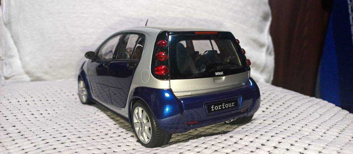 Smart Forfour - 2006 г. Мащаб 1:18   Производител  Kyosho