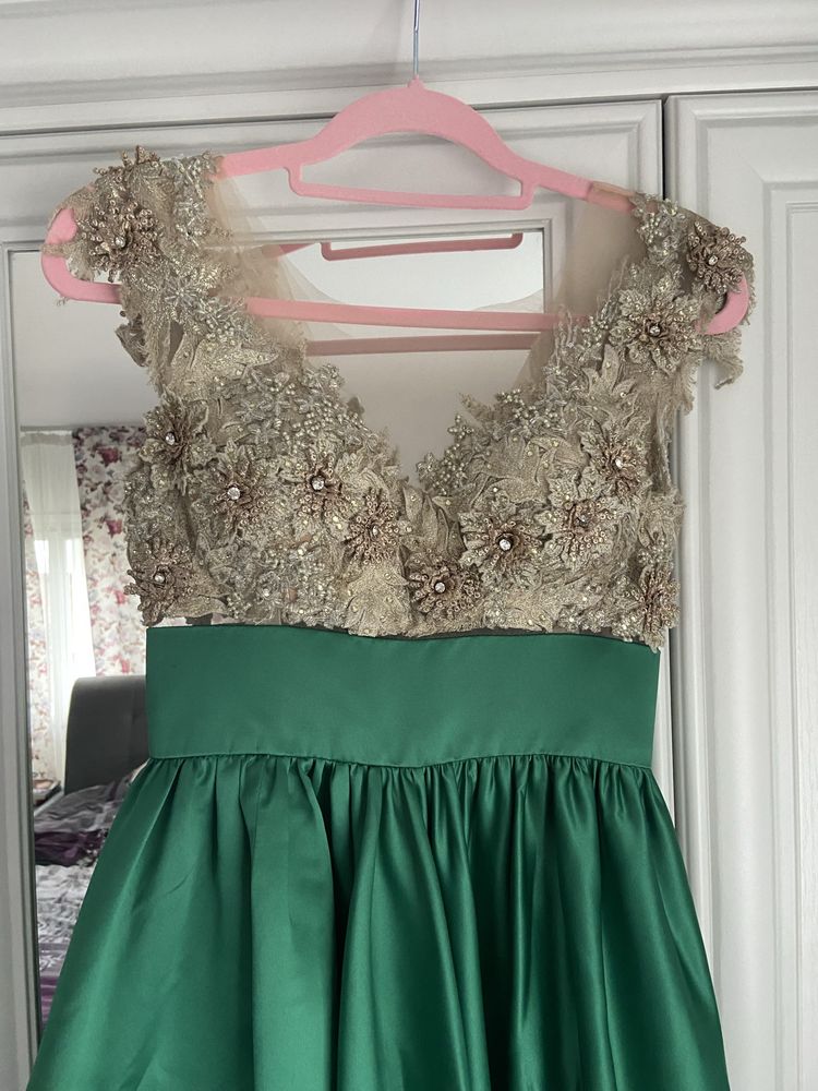 Vand rochie de ocazie, lunga, verde, cu dantela 3D