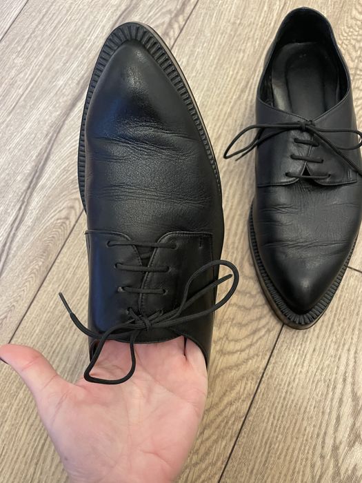 Черни обувки с остър връх от естествена кожа