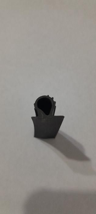 Уплотнительные резинки алюминивых окон и дверей