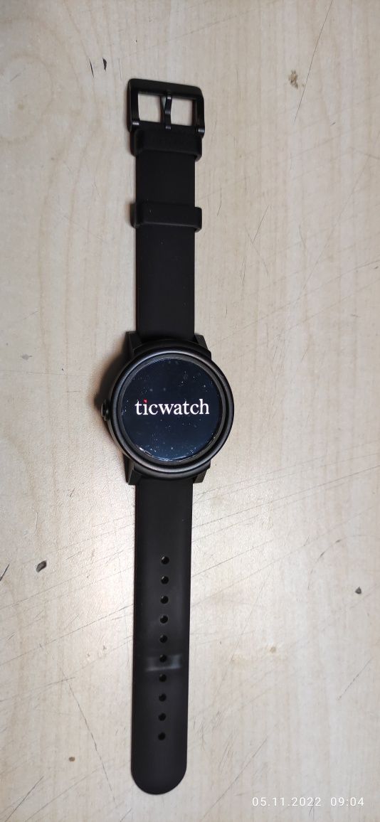 Смарт часы Ticwatch E