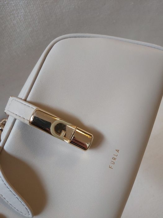 Празнично намаление Furla Iride чанта