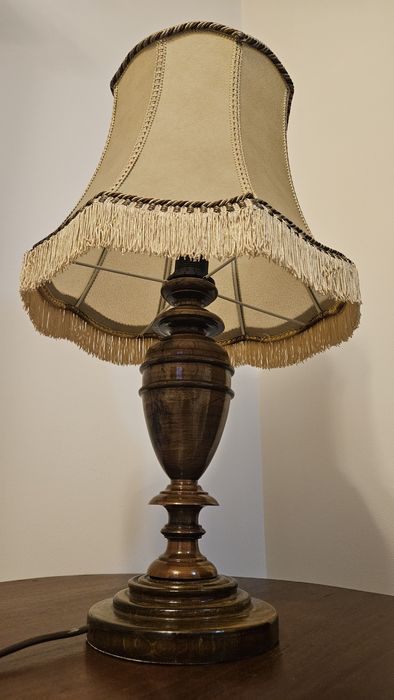 Vând două lămpi noptiere vintage lemn masiv