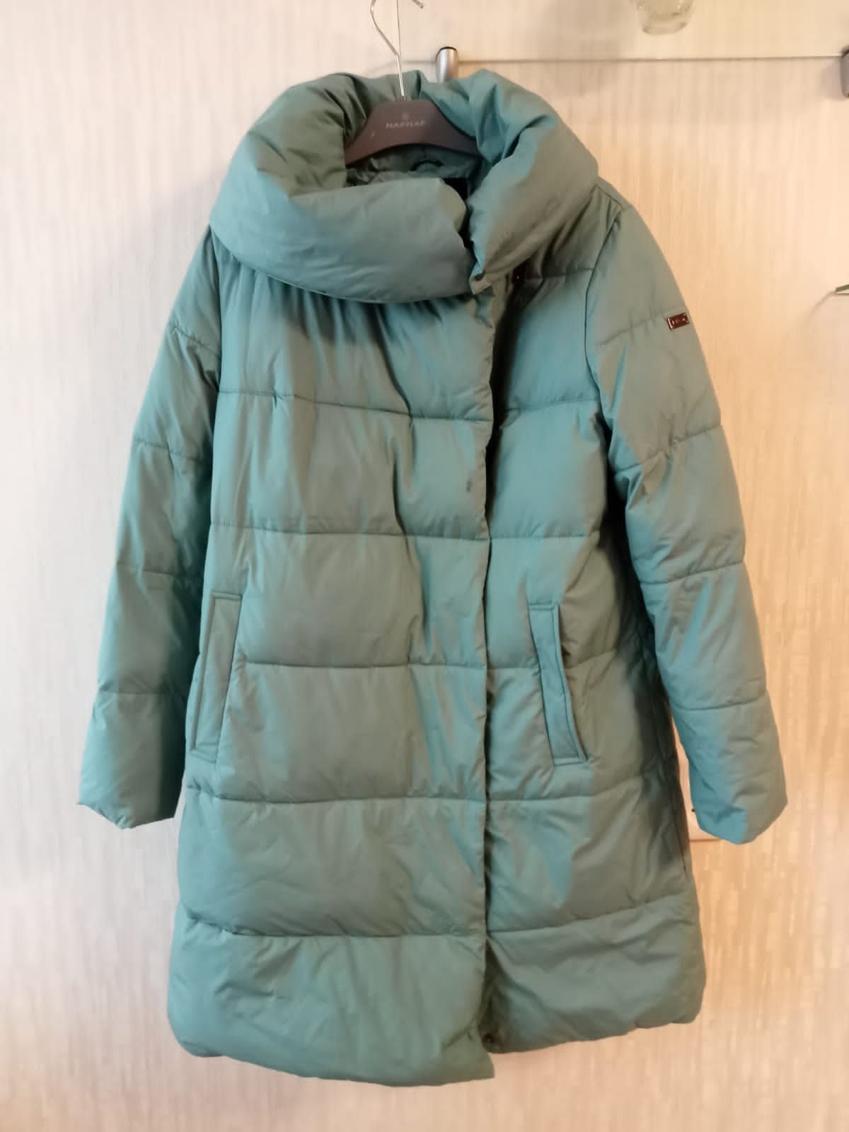 Продам зимнию куртка березового  цвета