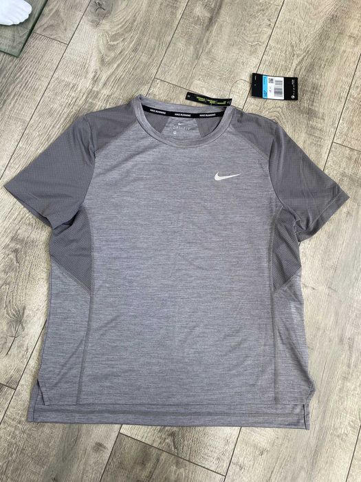 Нова тениска Nike