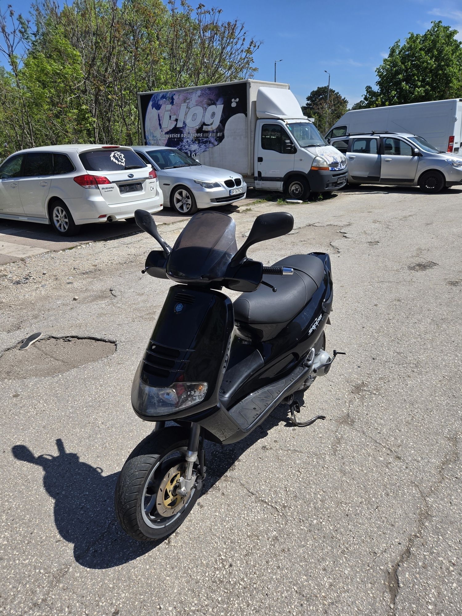Продават49 и 150 куб piaggio. peugeot на части