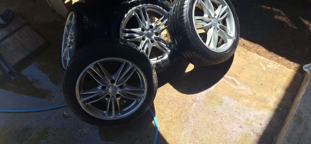 Jante Borbet 5x120
Cauciucuri stare buna 215 50 17
Trebu