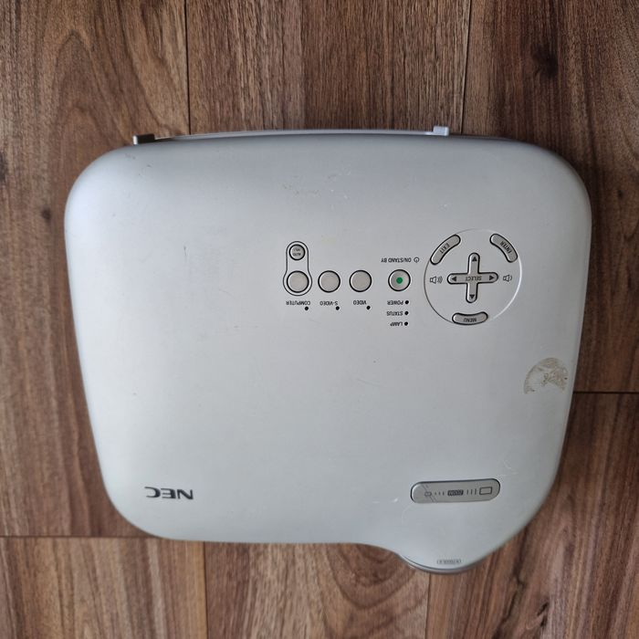 Proiector NEC VT37