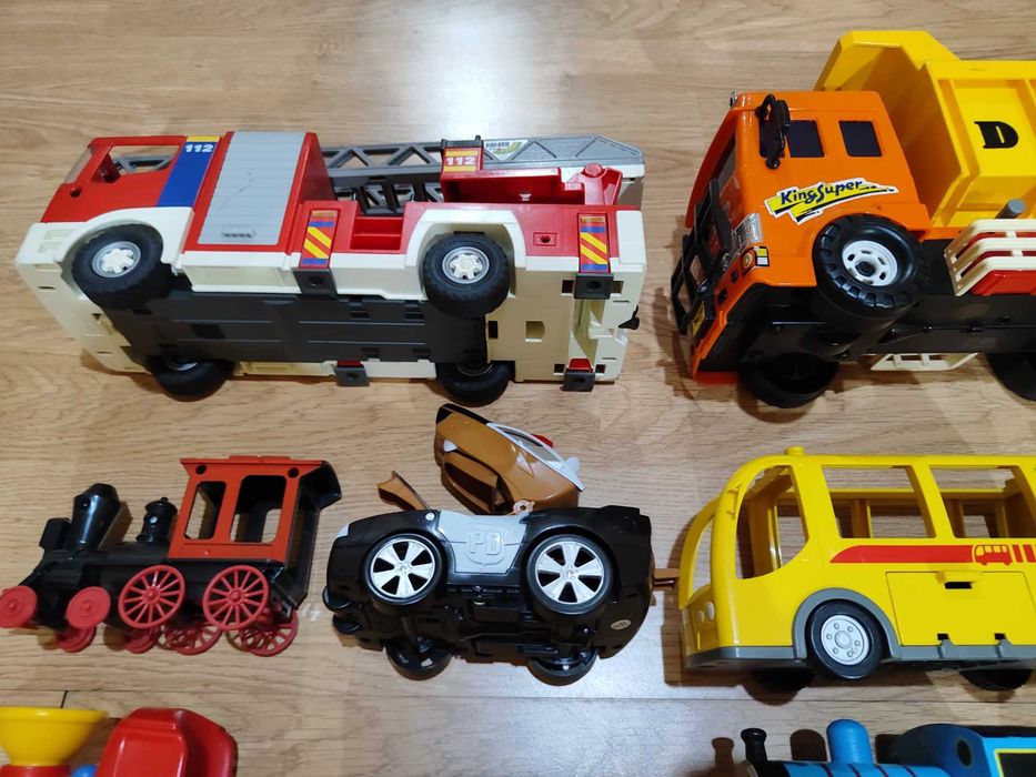 Машинки 28 штук большие и маленькие