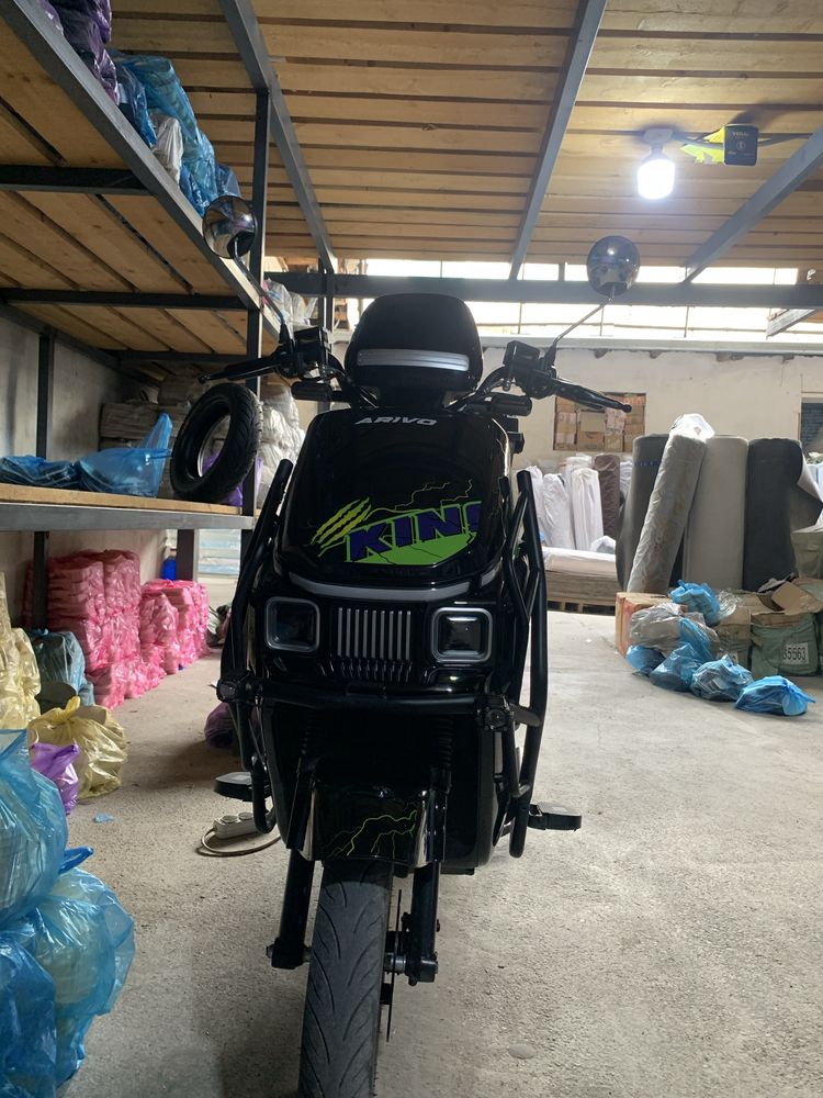 Skuter ariva 700