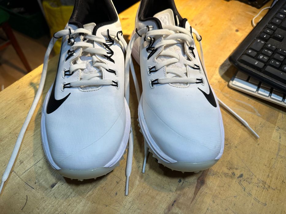 Adidași Nike buni