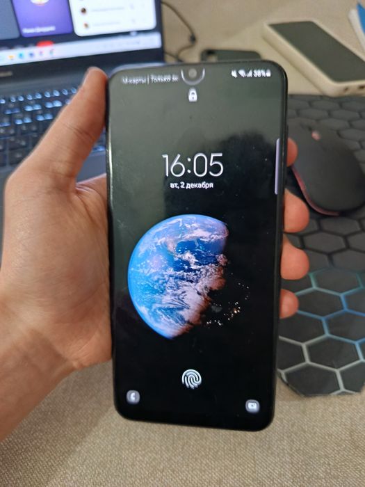 Продаю не лагающий рабочий телефон samsung a50 128gb