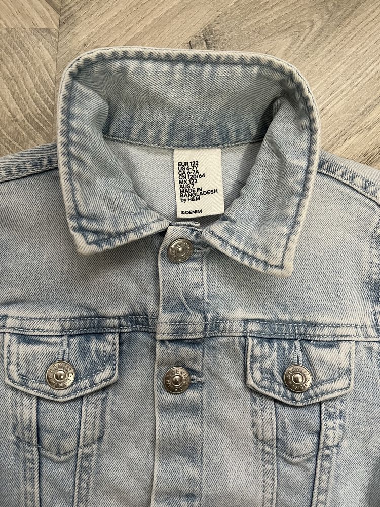 Geaca de blugi H&M pt fetite 6-7 ani/ 122 cm