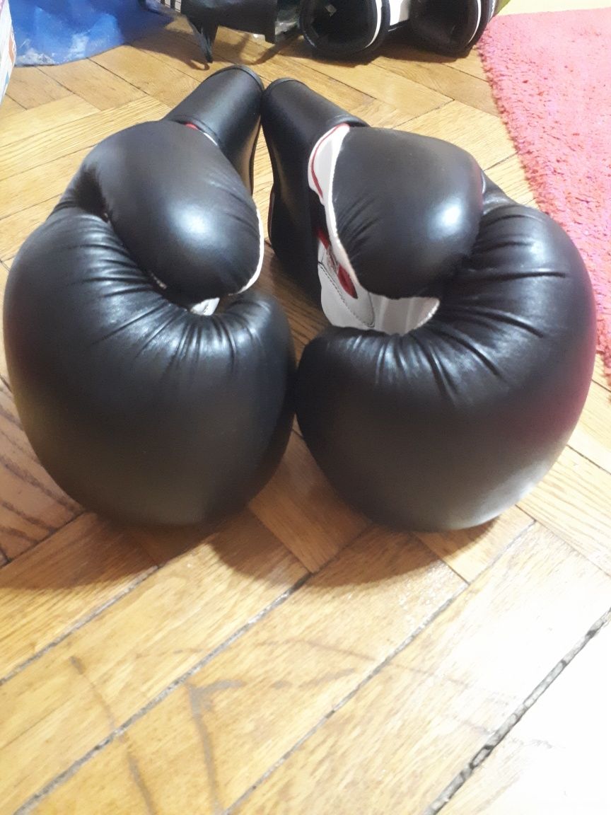 Manusi box kickbox Adidas, marime 14 OZ, sunt noi