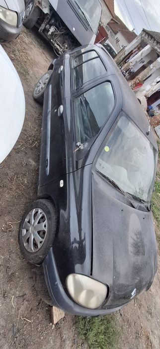 Dezmembrez Renault clio 1,2 benzină zabrani județul Arad