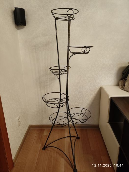 Продам подставку для цветов