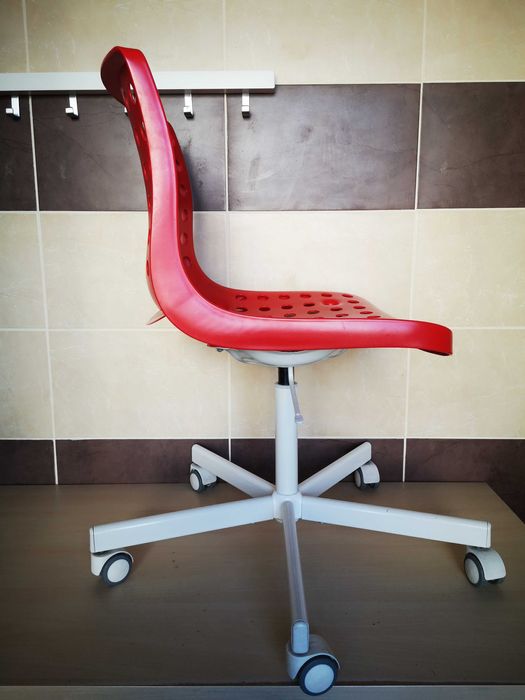 Scaun birou IKEA, rotativ, reglabil pe inaltime, cu roti, rosu cu alb