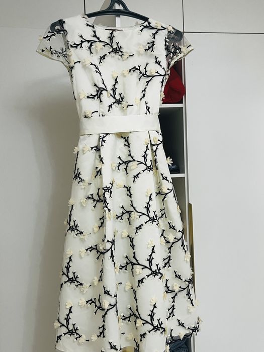 Белое нежное платье с 3 д цветами