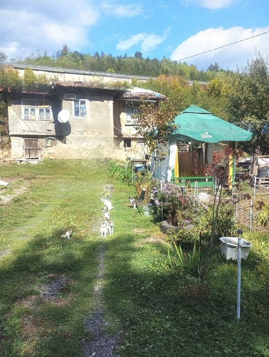Продавам стара  къща