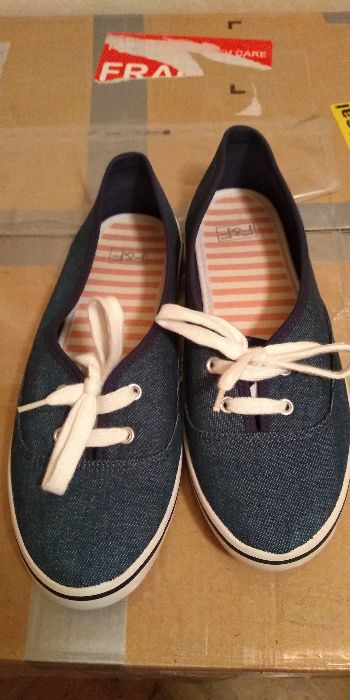 Tenesi / Bascheti Jeans F&F ,a dusi din UK , mas. UK6- EU39