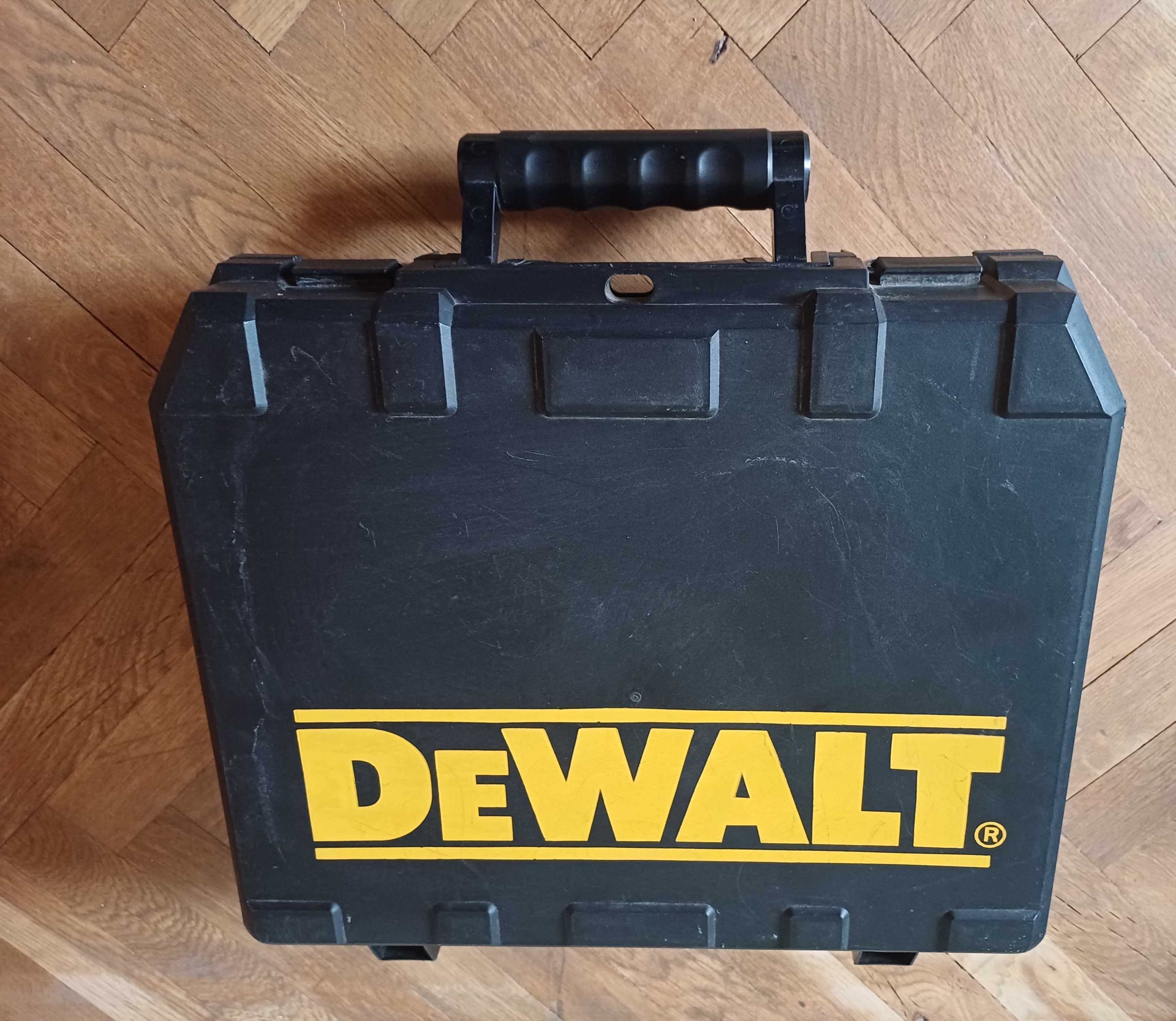Dewalt DCD776 , две батерии, перфектен