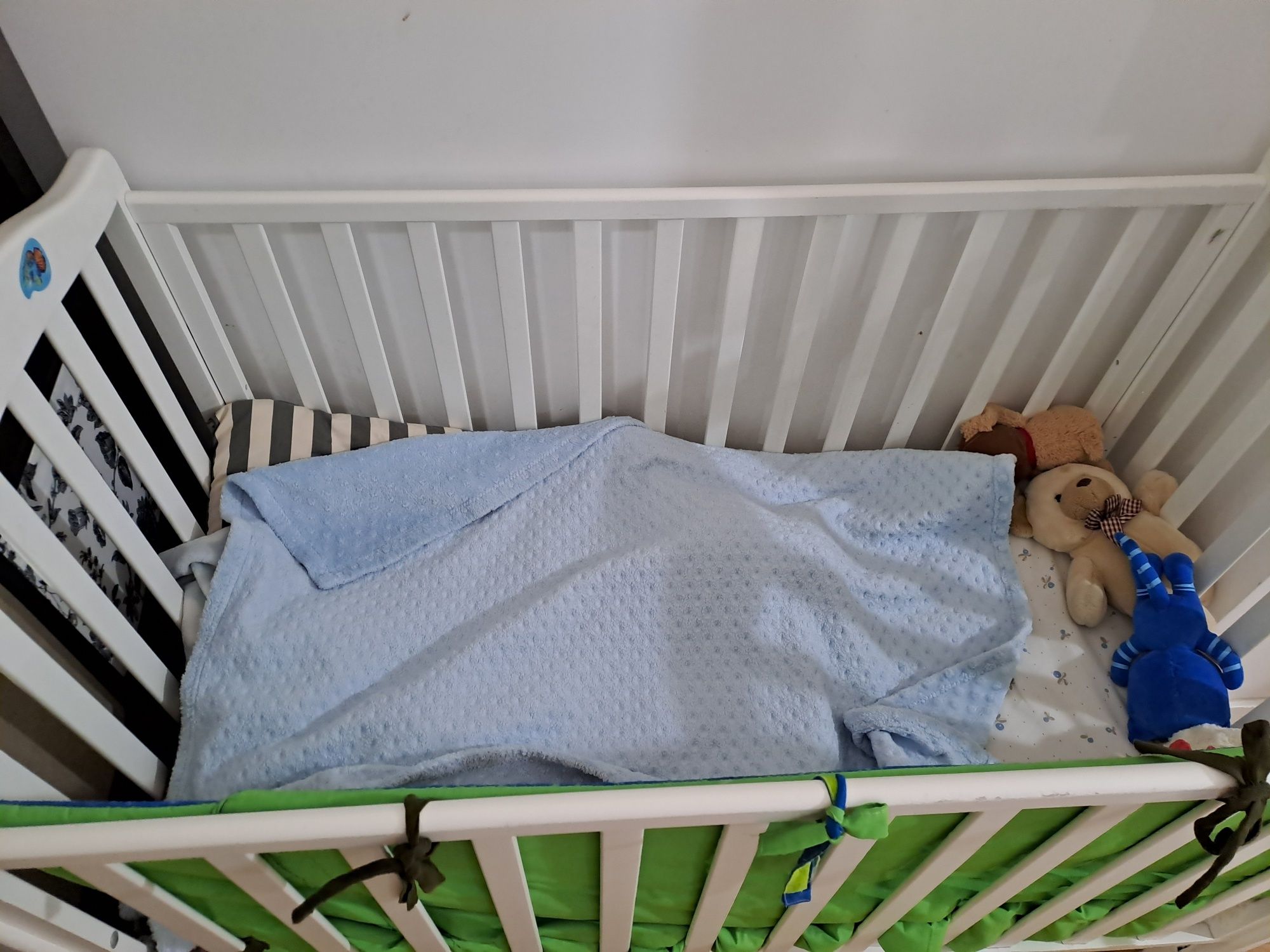 Pat bebeluș din lemn