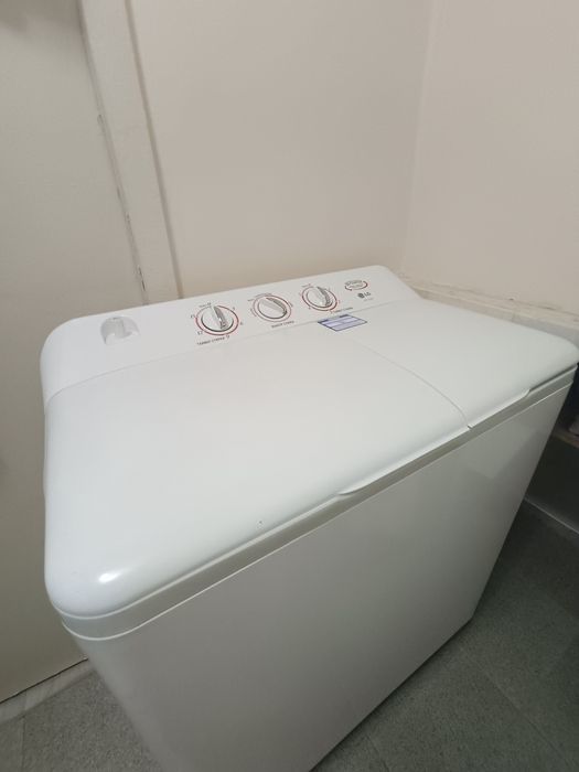 Стиральная машина в полностью рабочем идеальном состоянии