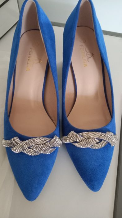 Продаю туфли новые