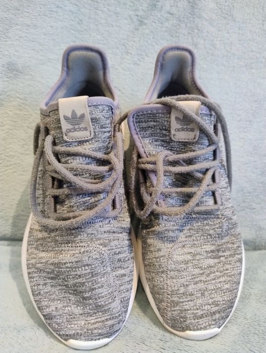 Vând Adidas sport
