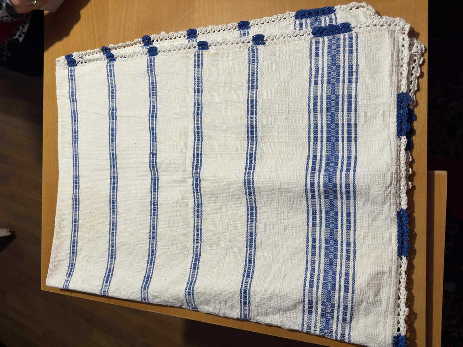 Fete de mese , chindeu  si covoare tesute in razboi